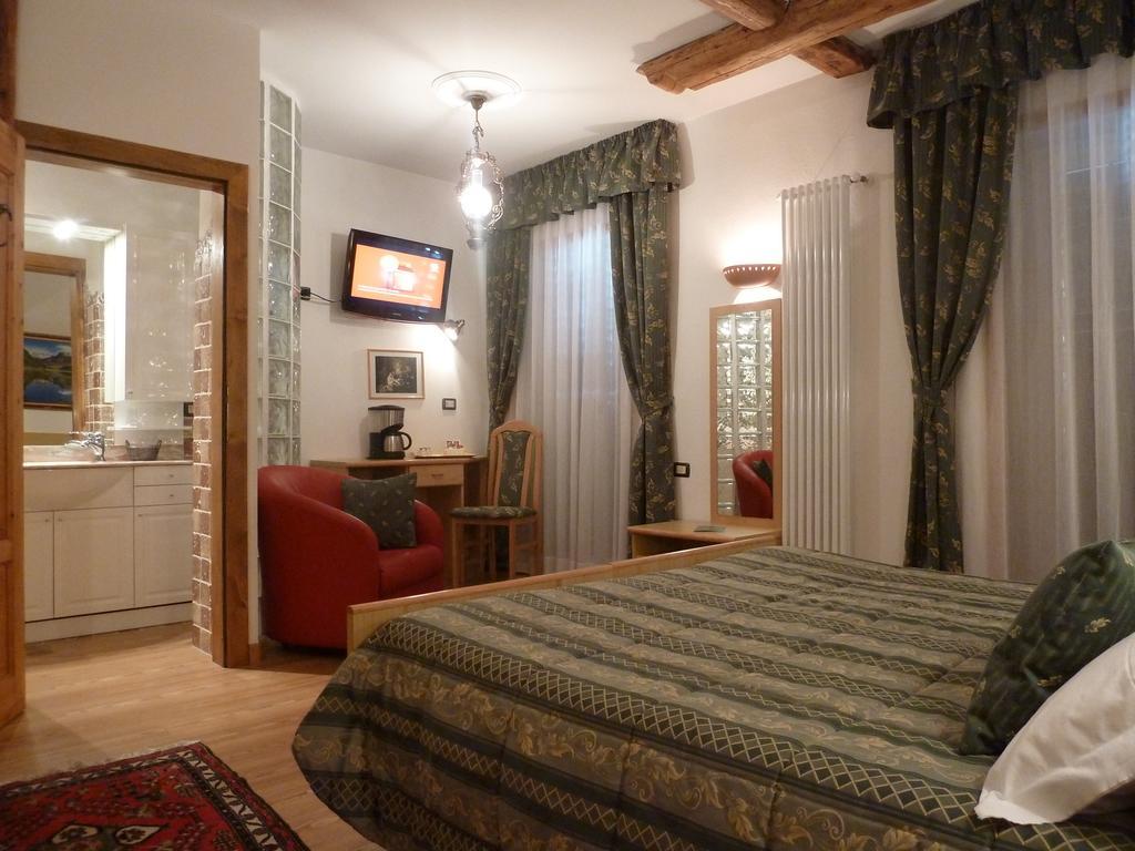 Hotel Ancora Кастелло-ди-Фьемме Номер фото