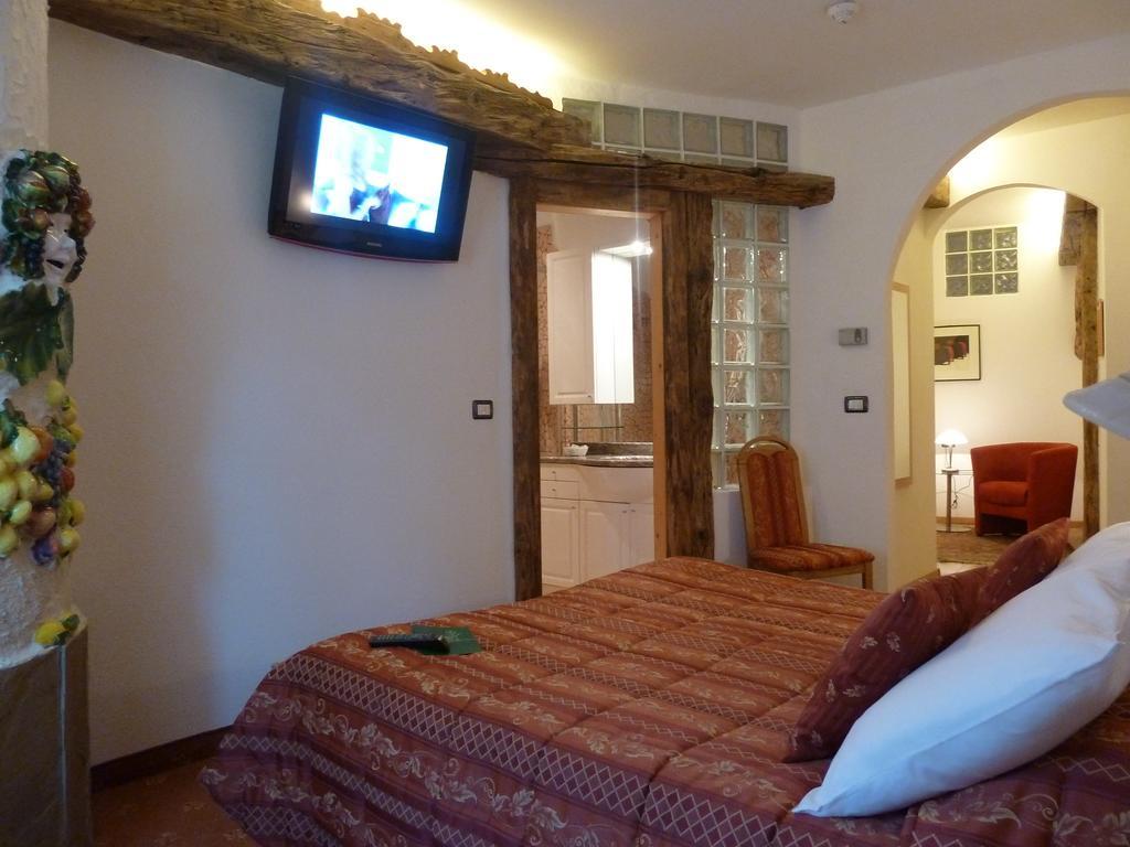 Hotel Ancora Кастелло-ди-Фьемме Экстерьер фото