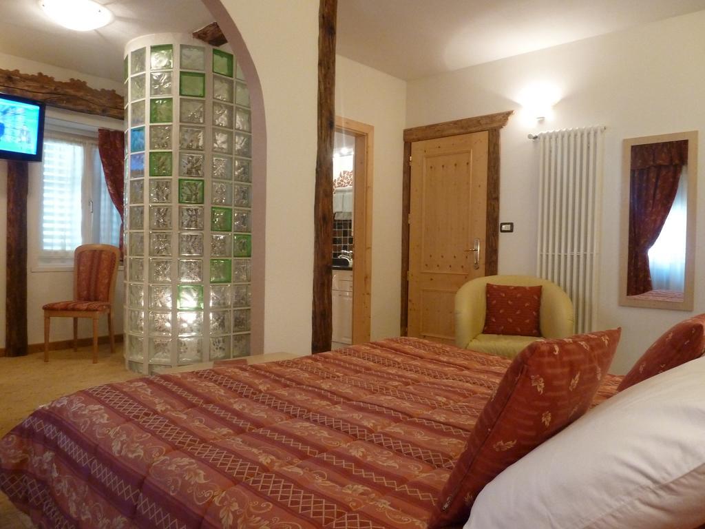 Hotel Ancora Кастелло-ди-Фьемме Номер фото