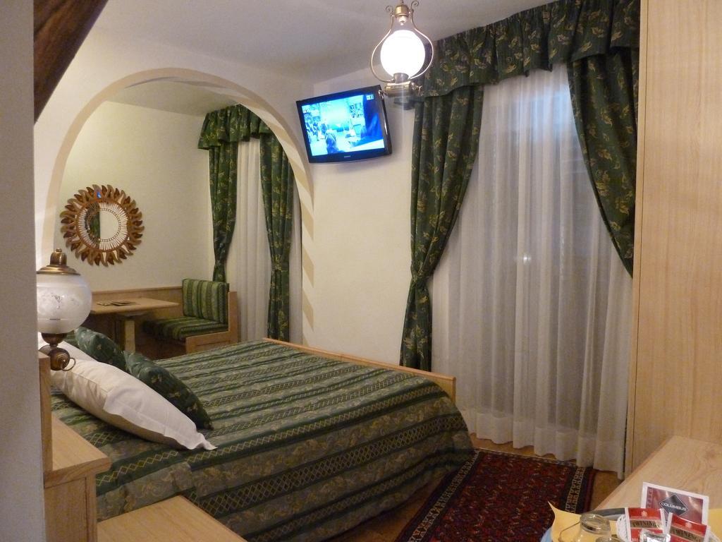 Hotel Ancora Кастелло-ди-Фьемме Номер фото