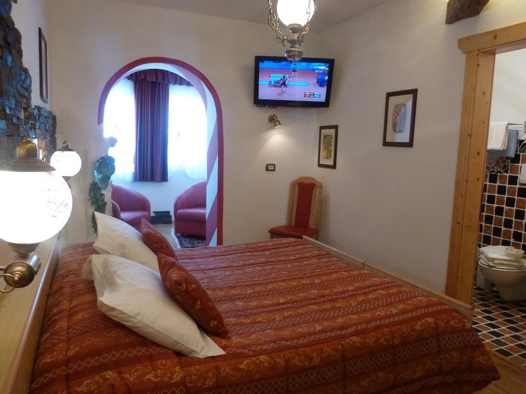 Hotel Ancora Кастелло-ди-Фьемме Номер фото