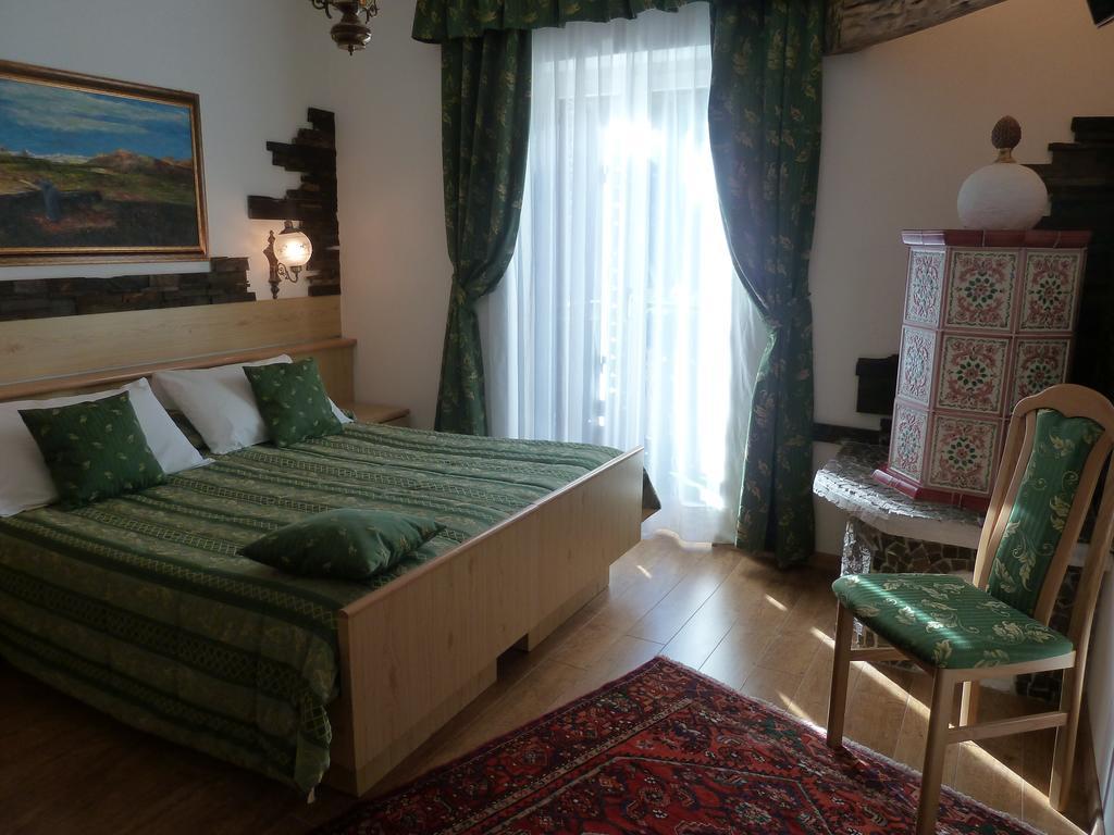 Hotel Ancora Кастелло-ди-Фьемме Номер фото