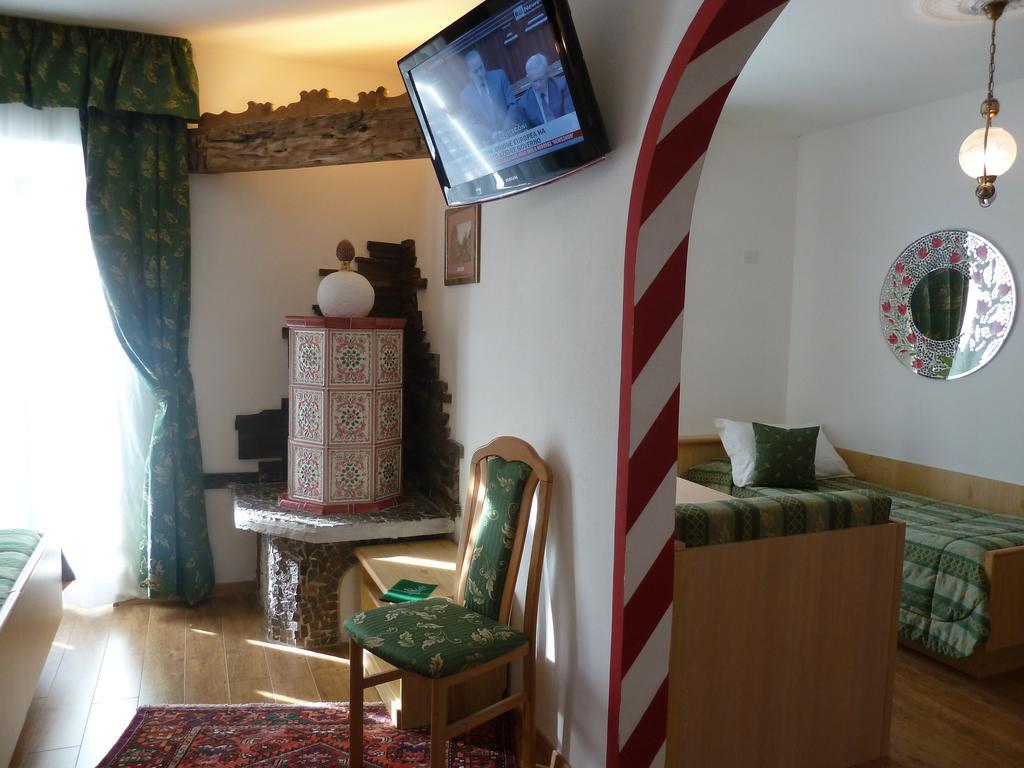 Hotel Ancora Кастелло-ди-Фьемме Экстерьер фото