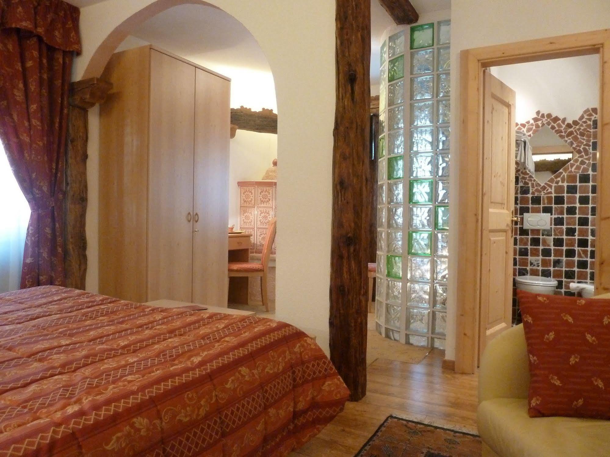 Hotel Ancora Кастелло-ди-Фьемме Экстерьер фото