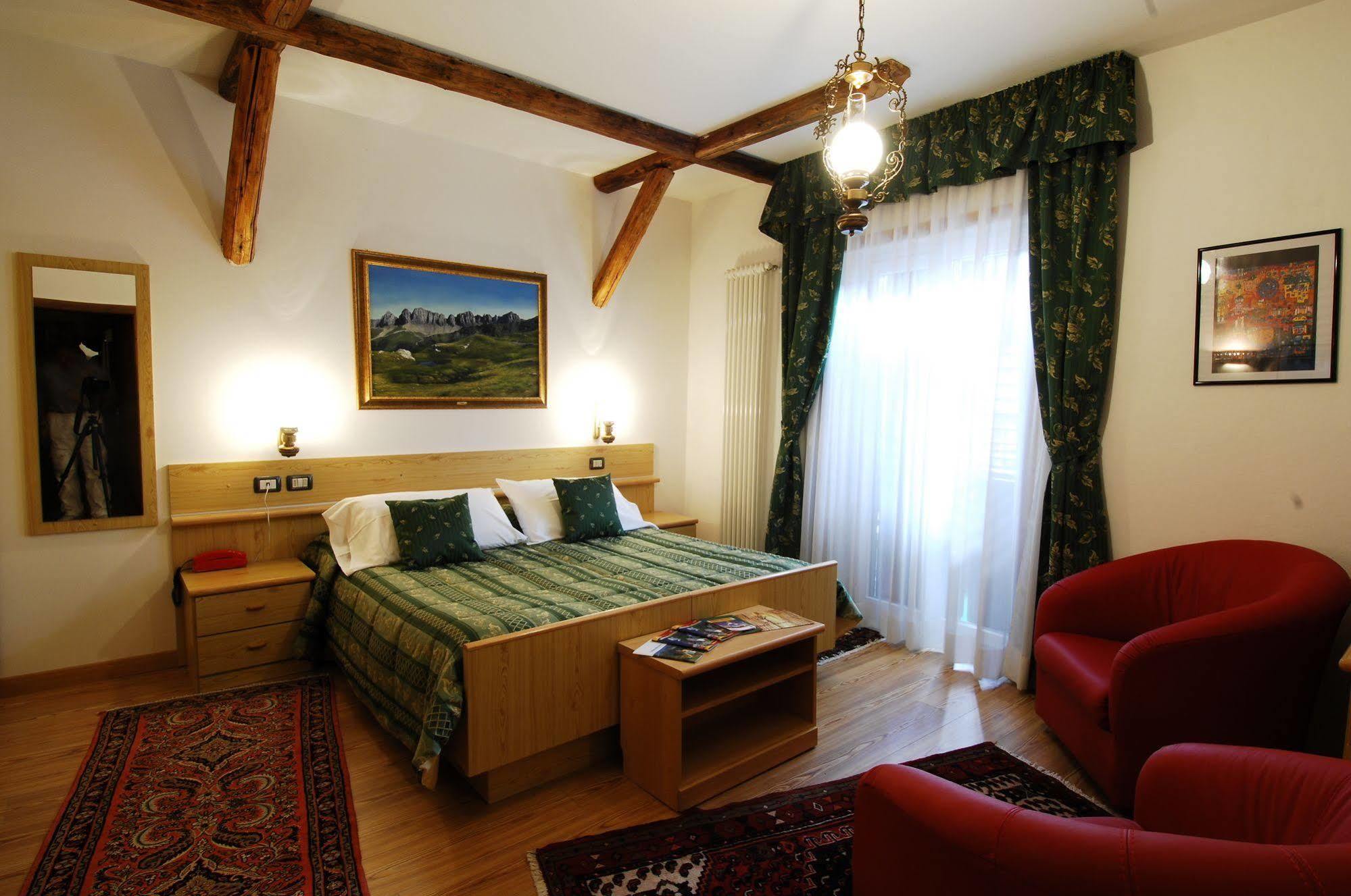 Hotel Ancora Кастелло-ди-Фьемме Экстерьер фото